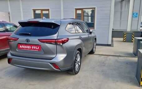 Toyota Highlander, 2021 год, 5 300 000 рублей, 6 фотография