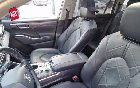 Toyota Highlander, 2021 год, 5 300 000 рублей, 7 фотография