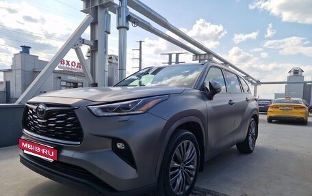 Toyota Highlander, 2021 год, 5 300 000 рублей, 4 фотография