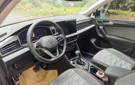 Volkswagen Tiguan II, 2021 год, 2 930 000 рублей, 11 фотография