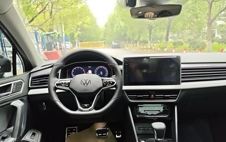 Volkswagen Tiguan II, 2021 год, 2 930 000 рублей, 15 фотография