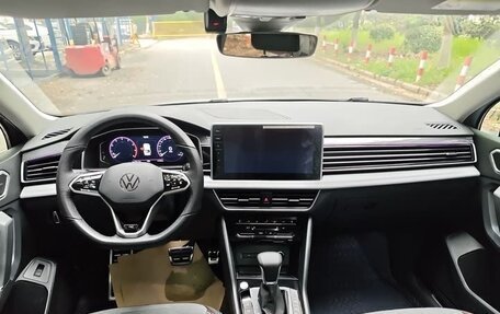 Volkswagen Tiguan II, 2021 год, 2 930 000 рублей, 14 фотография