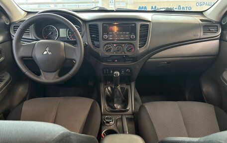Mitsubishi L200 IV рестайлинг, 2015 год, 1 720 000 рублей, 10 фотография