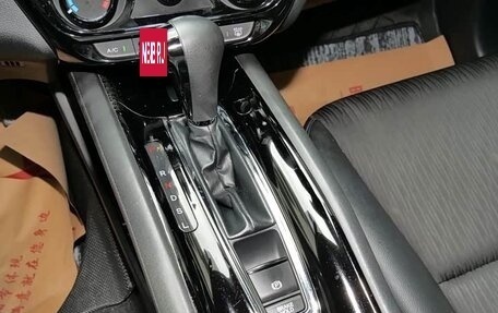 Honda Vezel, 2022 год, 1 320 000 рублей, 14 фотография
