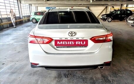 Toyota Camry, 2019 год, 2 750 000 рублей, 4 фотография