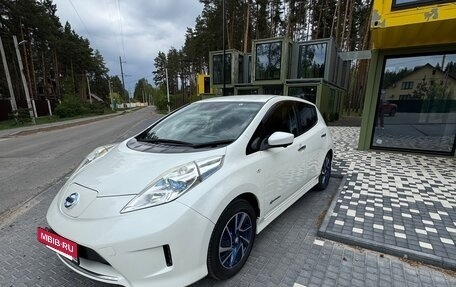 Nissan Leaf I, 2016 год, 850 000 рублей, 2 фотография