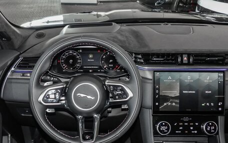 Jaguar F-Pace, 2024 год, 14 950 000 рублей, 15 фотография