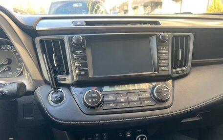 Toyota RAV4, 2017 год, 2 000 000 рублей, 3 фотография