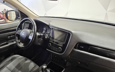 Mitsubishi Outlander III рестайлинг 3, 2019 год, 2 030 000 рублей, 12 фотография