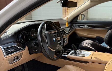 BMW 7 серия, 2016 год, 3 300 000 рублей, 8 фотография