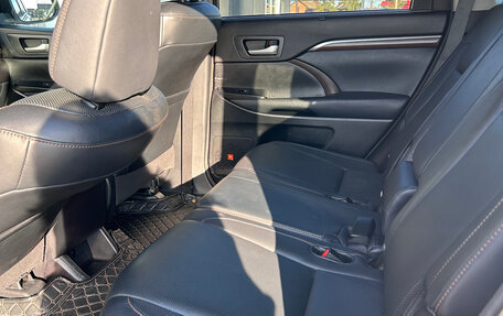 Toyota Highlander III, 2014 год, 3 052 000 рублей, 10 фотография