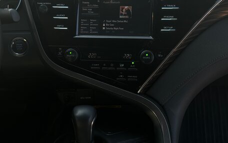 Toyota Camry, 2018 год, 3 000 000 рублей, 13 фотография
