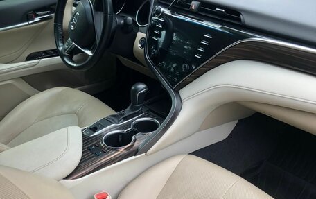 Toyota Camry, 2019 год, 2 190 000 рублей, 6 фотография