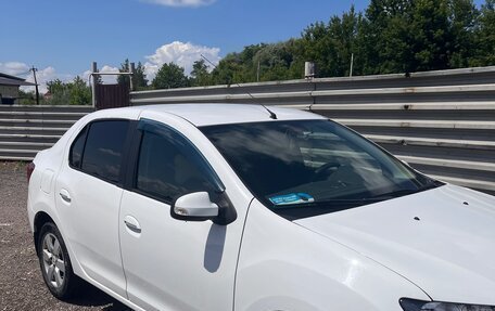 Renault Logan II, 2015 год, 750 000 рублей, 3 фотография