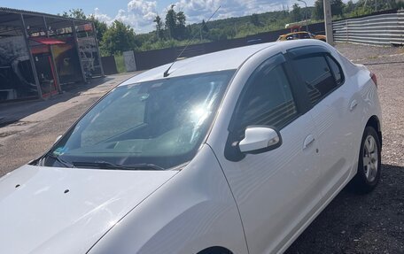 Renault Logan II, 2015 год, 750 000 рублей, 2 фотография