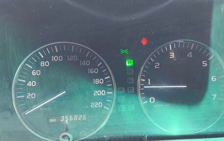 Toyota Land Cruiser 100 рестайлинг 2, 2004 год, 1 800 000 рублей, 2 фотография