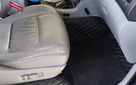 Toyota Land Cruiser 100 рестайлинг 2, 2004 год, 1 800 000 рублей, 7 фотография