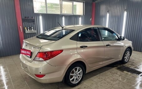 Hyundai Solaris II рестайлинг, 2011 год, 530 000 рублей, 3 фотография