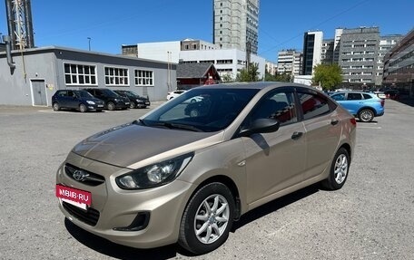 Hyundai Solaris II рестайлинг, 2011 год, 530 000 рублей, 15 фотография