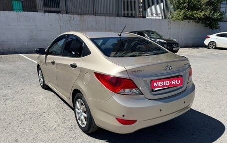 Hyundai Solaris II рестайлинг, 2011 год, 530 000 рублей, 19 фотография