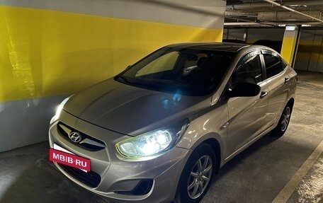 Hyundai Solaris II рестайлинг, 2011 год, 530 000 рублей, 21 фотография