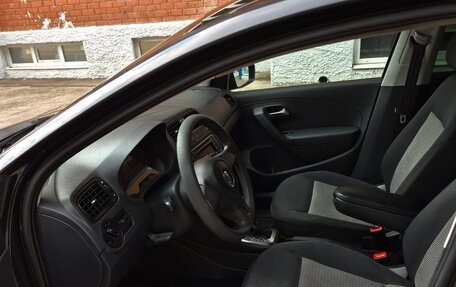 Volkswagen Polo VI (EU Market), 2013 год, 750 000 рублей, 14 фотография