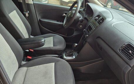 Volkswagen Polo VI (EU Market), 2013 год, 750 000 рублей, 16 фотография