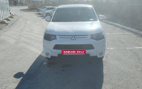 Mitsubishi Outlander III рестайлинг 3, 2012 год, 1 090 000 рублей, 2 фотография