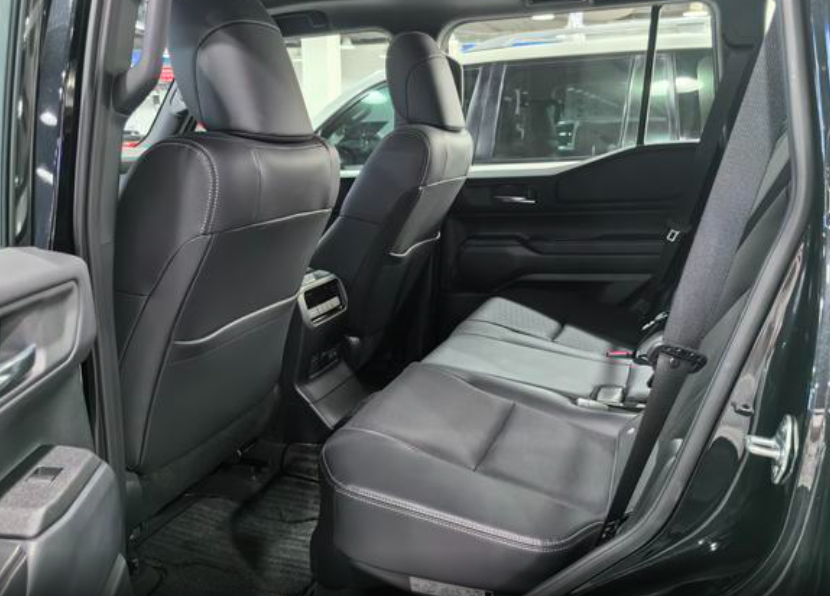 Toyota Land Cruiser Prado 150 рестайлинг 2, 2024 год, 8 870 000 рублей, 5 фотография