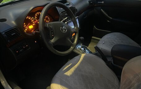 Toyota Avensis III рестайлинг, 2004 год, 780 000 рублей, 5 фотография