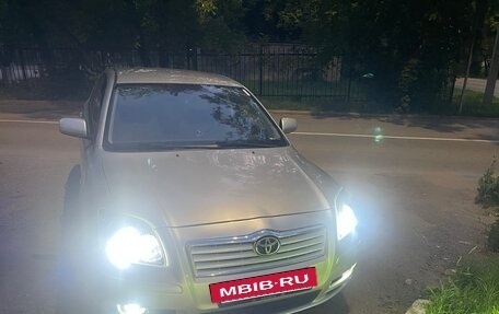 Toyota Avensis III рестайлинг, 2004 год, 780 000 рублей, 2 фотография