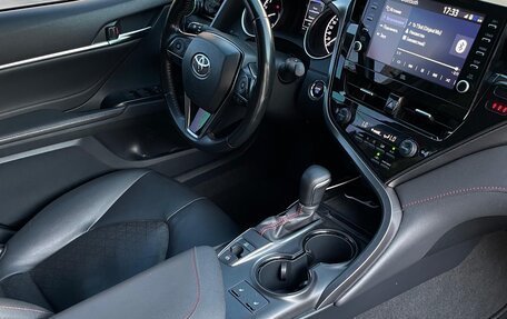 Toyota Camry, 2021 год, 2 850 000 рублей, 6 фотография
