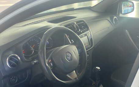 Renault Logan II, 2017 год, 859 000 рублей, 8 фотография