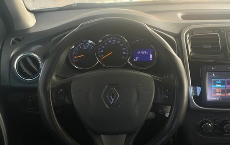Renault Logan II, 2017 год, 859 000 рублей, 12 фотография