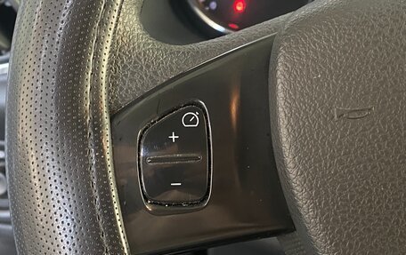 Renault Logan II, 2017 год, 859 000 рублей, 13 фотография