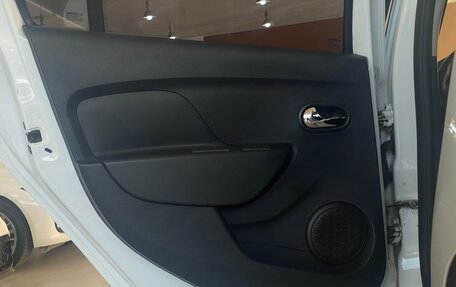 Renault Logan II, 2017 год, 859 000 рублей, 18 фотография