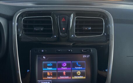 Renault Logan II, 2017 год, 859 000 рублей, 22 фотография