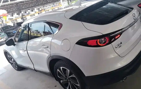 Mazda CX-4, 2020 год, 2 000 000 рублей, 2 фотография
