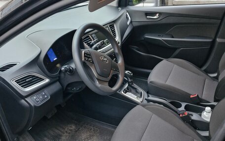 Hyundai Solaris II рестайлинг, 2021 год, 1 550 000 рублей, 2 фотография