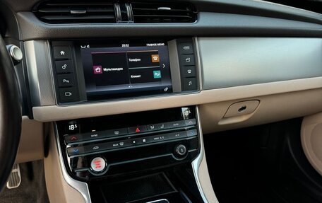 Jaguar XF II, 2017 год, 1 800 000 рублей, 6 фотография