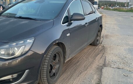 Opel Astra J, 2013 год, 600 000 рублей, 3 фотография