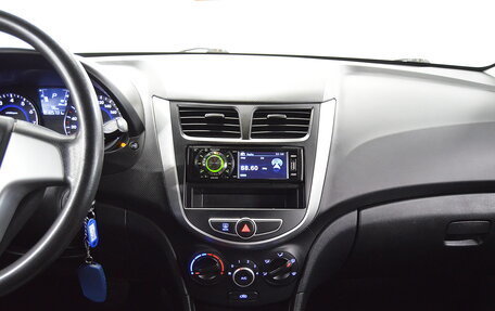 Hyundai Solaris II рестайлинг, 2013 год, 820 000 рублей, 13 фотография