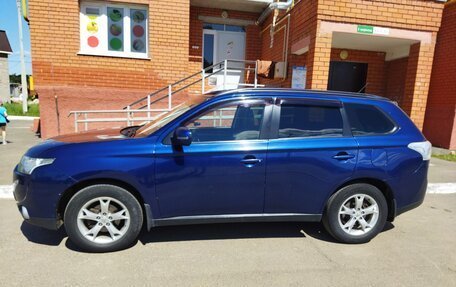 Mitsubishi Outlander III рестайлинг 3, 2013 год, 949 999 рублей, 3 фотография
