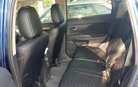 Mitsubishi Outlander III рестайлинг 3, 2013 год, 949 999 рублей, 6 фотография