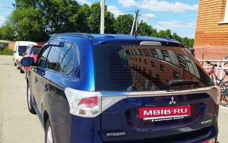 Mitsubishi Outlander III рестайлинг 3, 2013 год, 949 999 рублей, 2 фотография