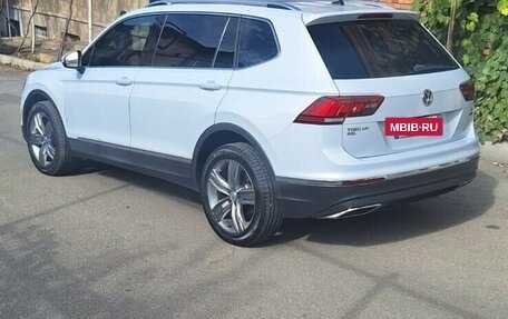 Volkswagen Tiguan II, 2017 год, 2 499 000 рублей, 3 фотография