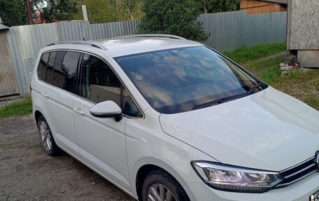 Volkswagen Touran III, 2017 год, 1 500 000 рублей, 2 фотография