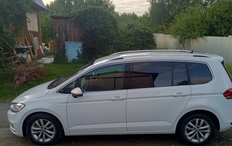 Volkswagen Touran III, 2017 год, 1 500 000 рублей, 6 фотография