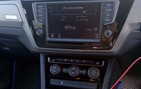 Volkswagen Touran III, 2017 год, 1 500 000 рублей, 10 фотография