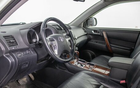 Toyota Highlander III, 2011 год, 1 935 000 рублей, 10 фотография
